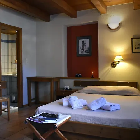 Pyrgoi Theodorakaki: O 4*