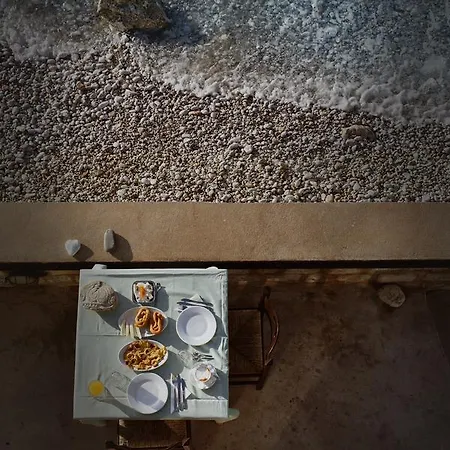 Pyrgoi Theodorakaki: O Hotel Yerolimin