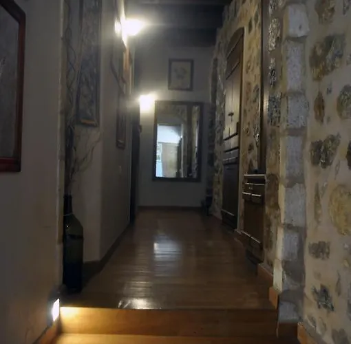 Pyrgoi Theodorakaki: O Hotel