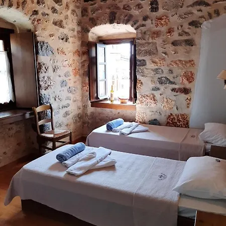 Pyrgoi Theodorakaki: O Hotel