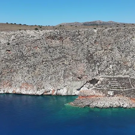 Pyrgoi Theodorakaki: O Hotel Gerolimenas