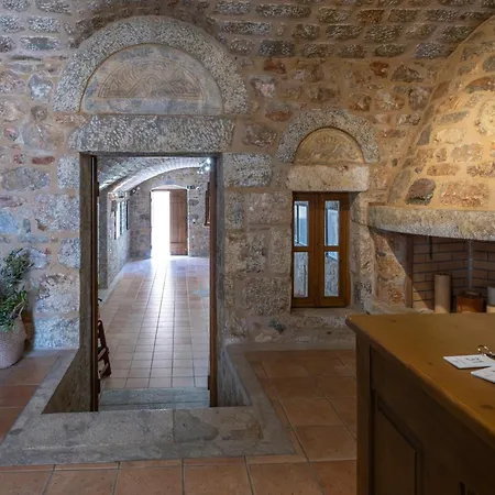 Pyrgoi Theodorakaki: O Hotel Gerolimenas