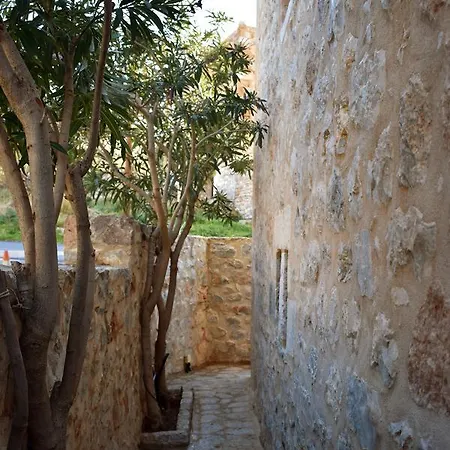 Pyrgoi Theodorakaki: O מלון