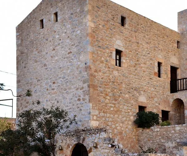 Pyrgoi Theodorakaki: O 4* Γερολιμένας