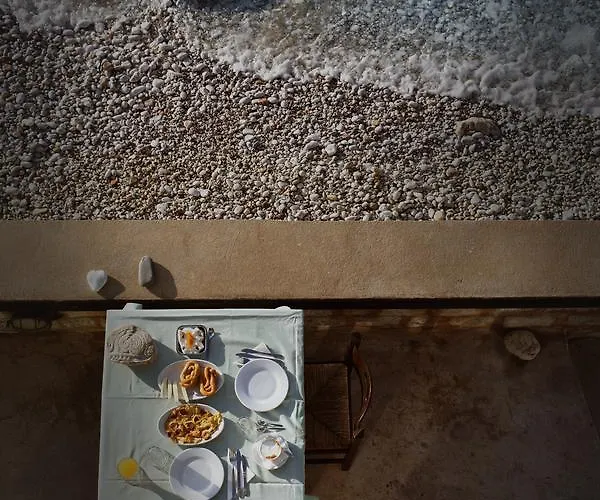 Pyrgoi Theodorakaki: O Ξενοδοχείο Γερολιμένας